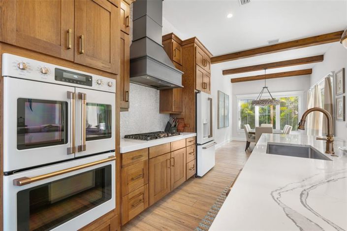 Image No.16-5 Bed Property for sale