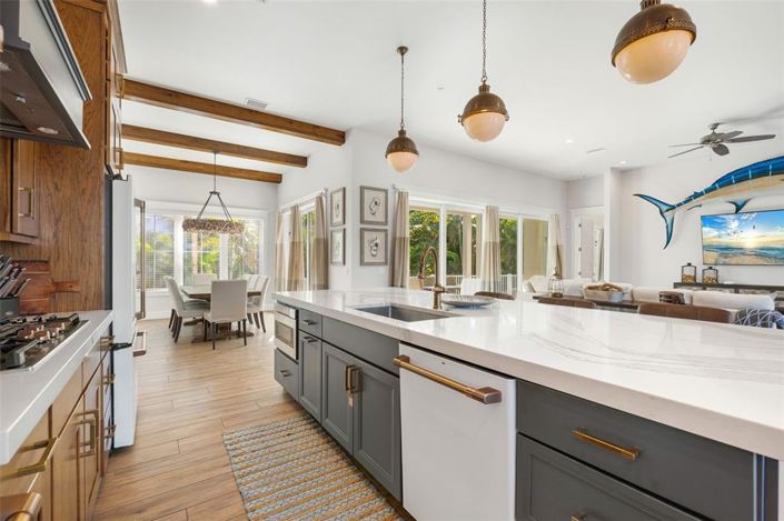 Image No.17-5 Bed Property for sale