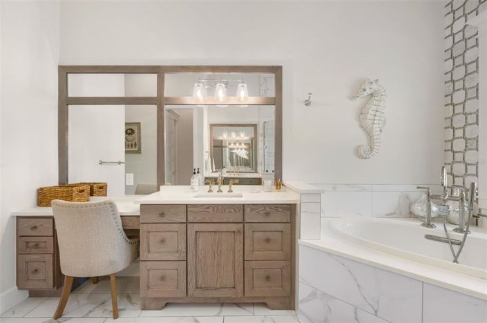 Image No.25-5 Bed Property for sale