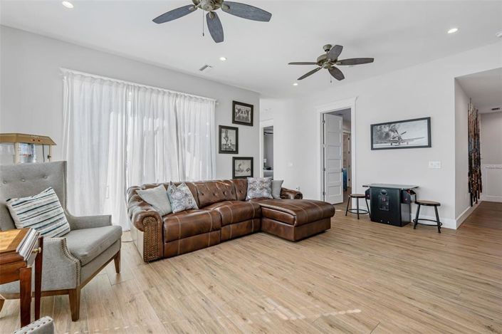 Image No.40-5 Bed Property for sale