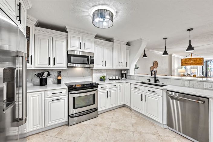 Image No.10-3 Bed Property for sale