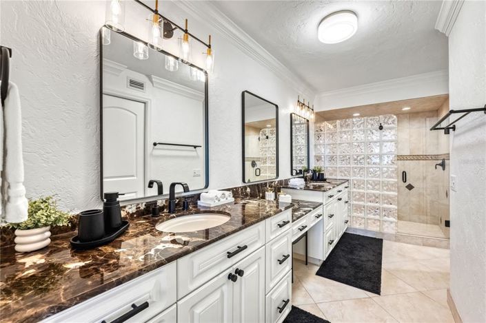 Image No.28-3 Bed Property for sale