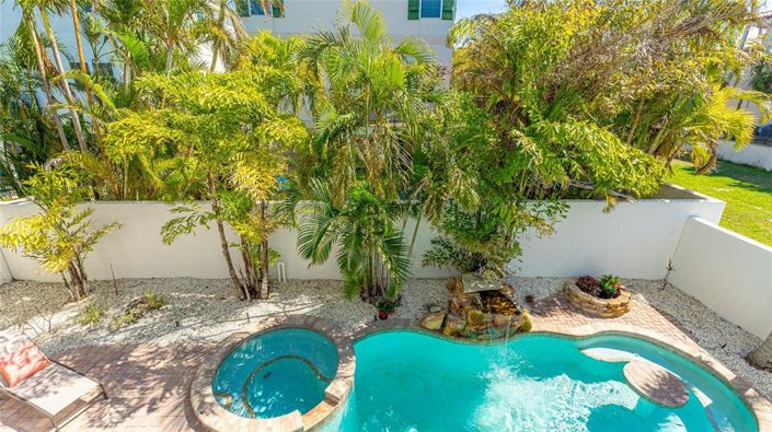 Image No.25-5 Bed Property for sale