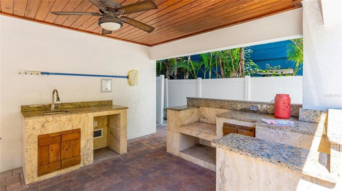 Image No.37-5 Bed Property for sale