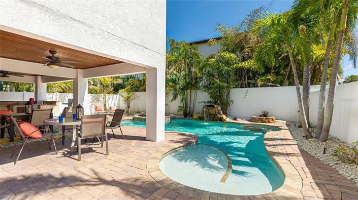 Image No.42-5 Bed Property for sale