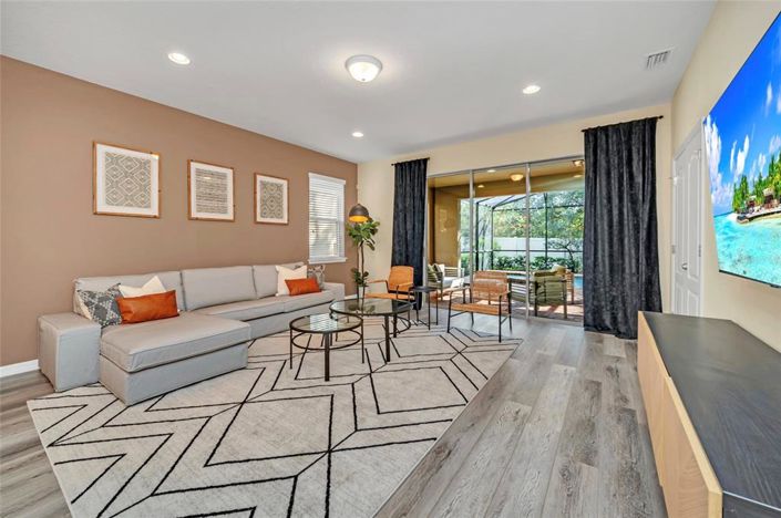 Image No.10-6 Bed Property for sale