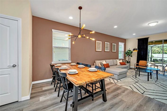 Image No.17-6 Bed Property for sale