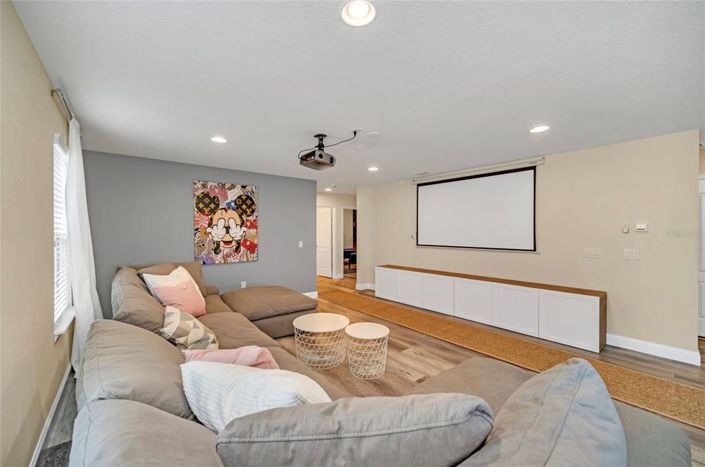 Image No.22-6 Bed Property for sale