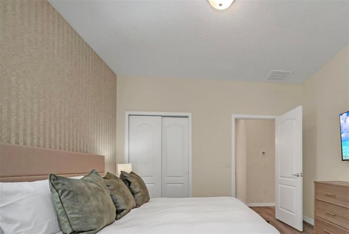 Image No.26-6 Bed Property for sale