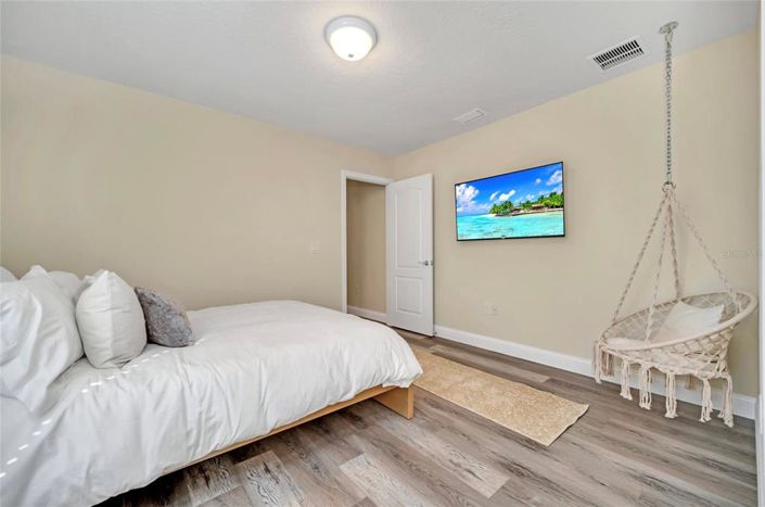 Image No.37-6 Bed Property for sale