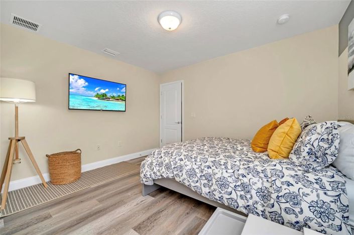 Image No.40-6 Bed Property for sale