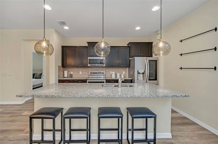 Image No.5-6 Bed Property for sale