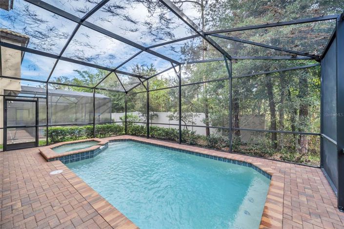 Image No.56-6 Bed Property for sale