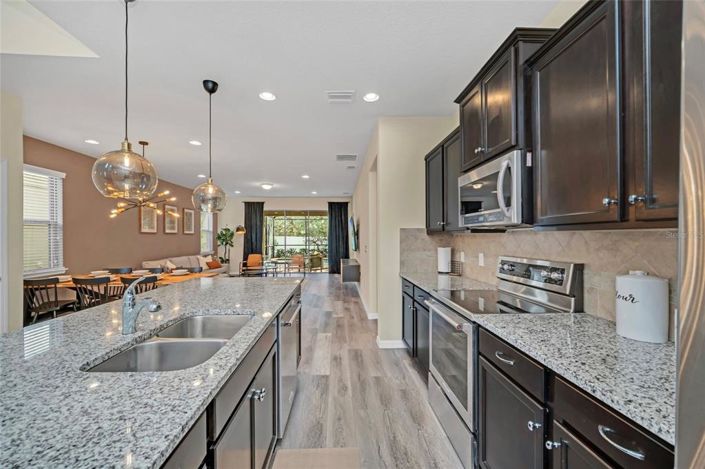 Image No.8-6 Bed Property for sale