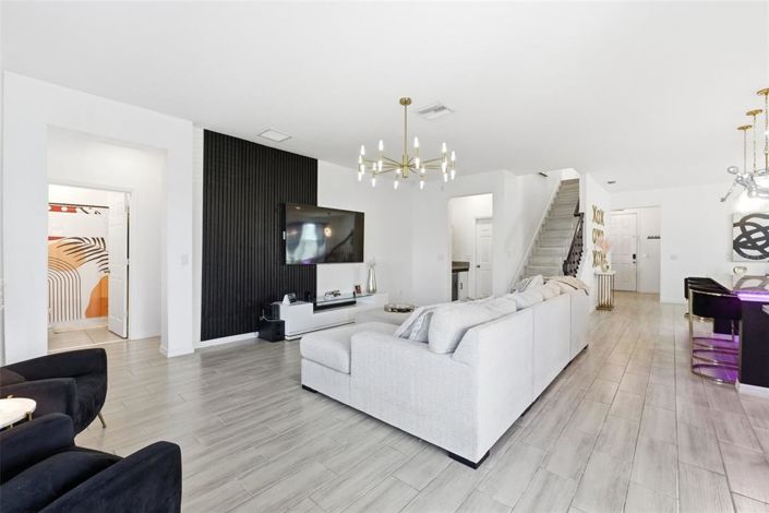 Image No.27-5 Bed Property for sale