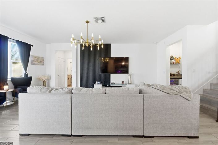 Image No.28-5 Bed Property for sale