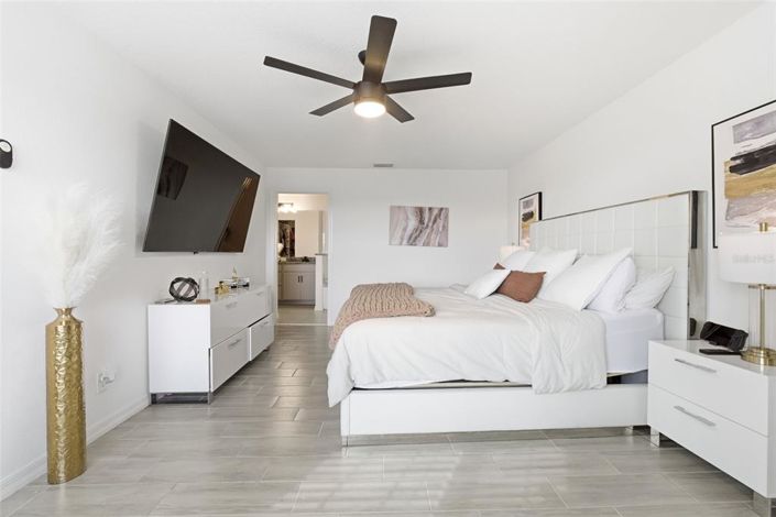 Image No.36-5 Bed Property for sale