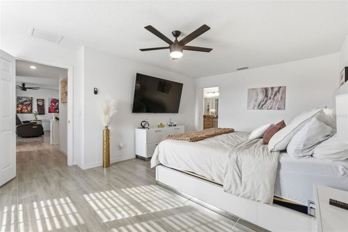 Image No.37-5 Bed Property for sale