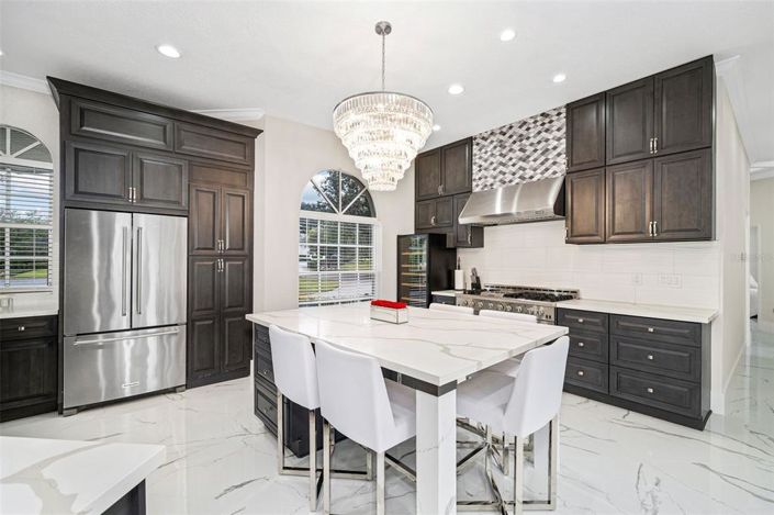 Image No.10-4 Bed Property for sale