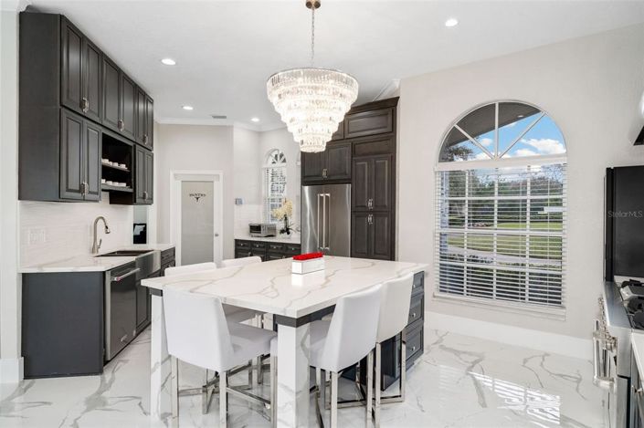 Image No.11-4 Bed Property for sale