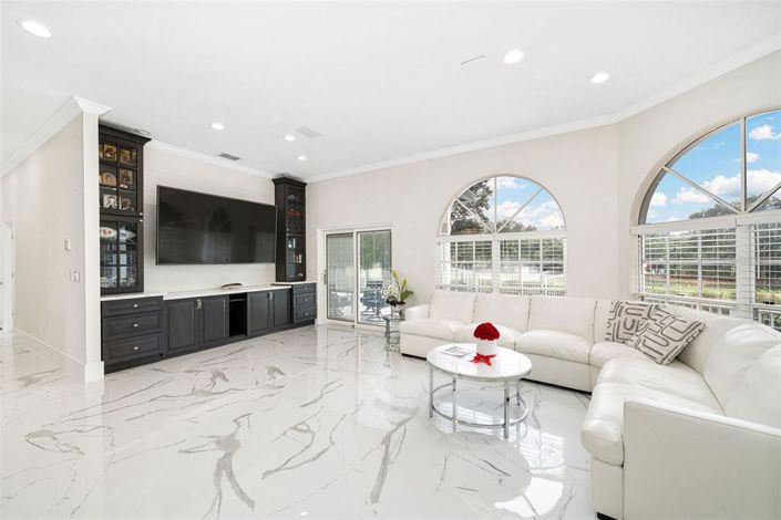 Image No.13-4 Bed Property for sale