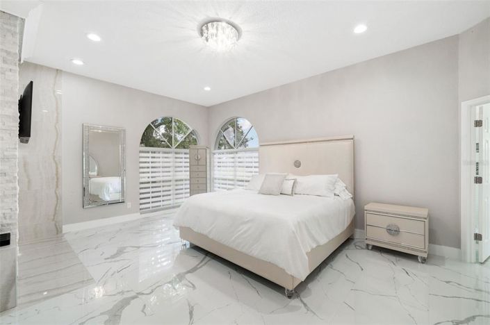 Image No.17-4 Bed Property for sale