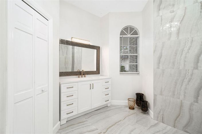 Image No.21-4 Bed Property for sale