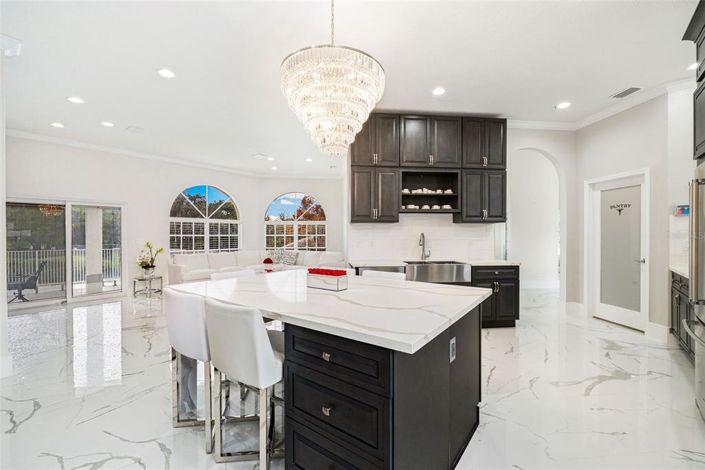 Image No.8-4 Bed Property for sale