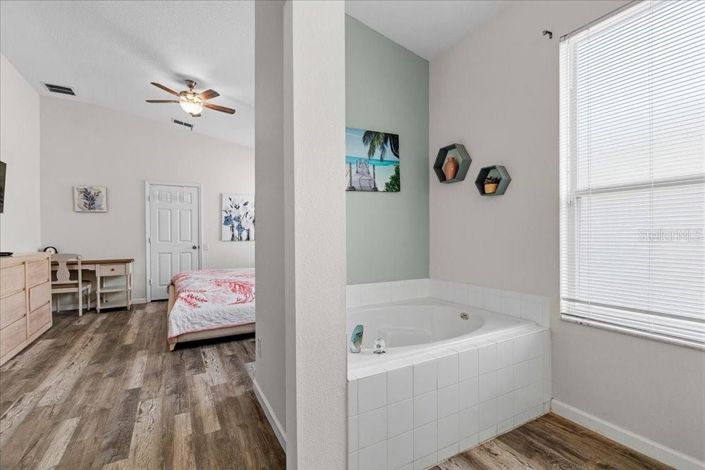 Image No.17-4 Bed Property for sale