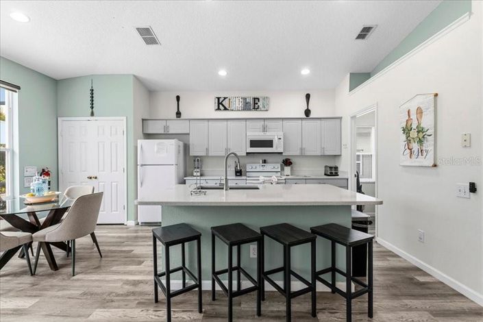 Image No.8-4 Bed Property for sale