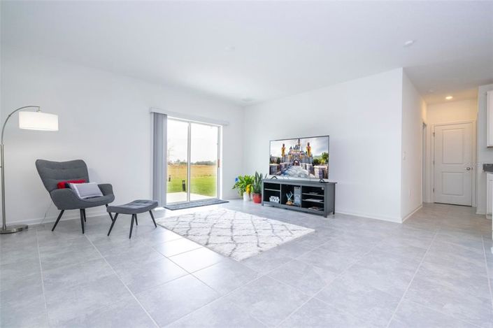 Image No.20-6 Bed Property for sale