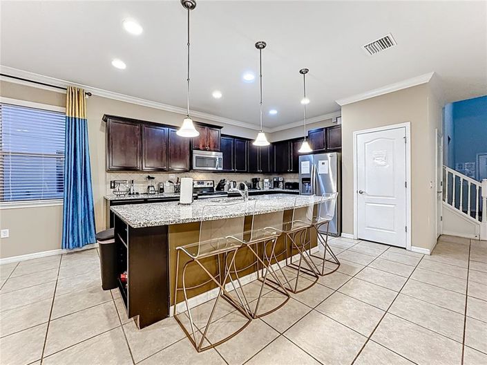 Image No.11-8 Bed Property for sale