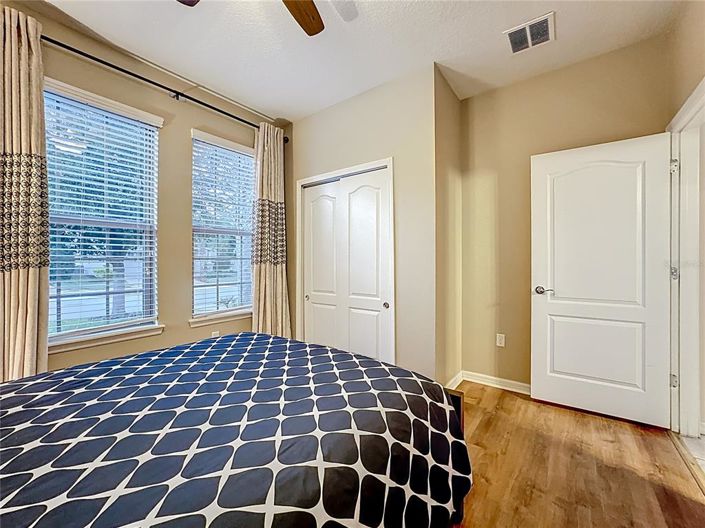 Image No.19-8 Bed Property for sale