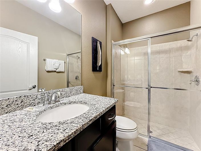 Image No.20-8 Bed Property for sale