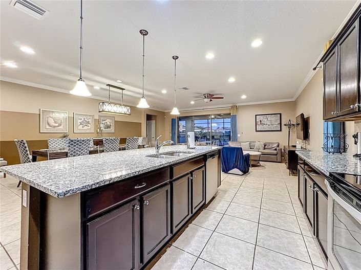 Image No.6-8 Bed Property for sale