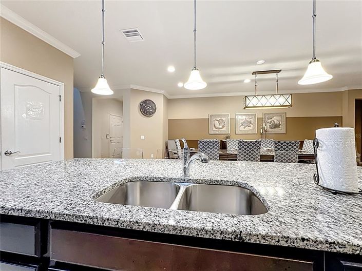 Image No.7-8 Bed Property for sale