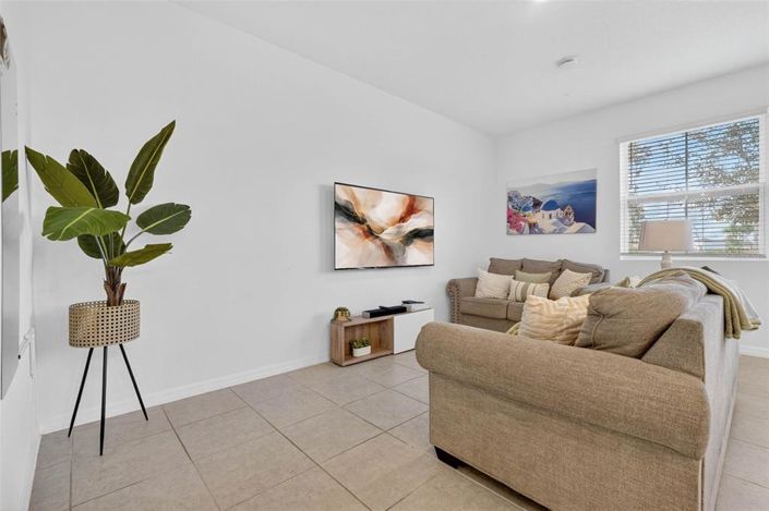 Image No.19-3 Bed Townhouse for sale