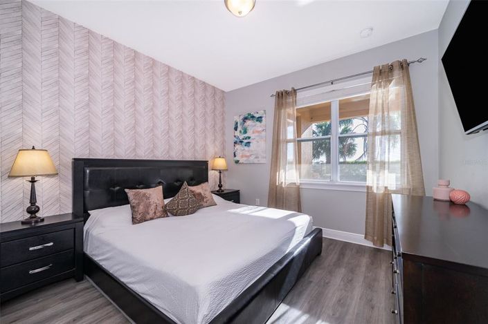 Image No.16-6 Bed Property for sale