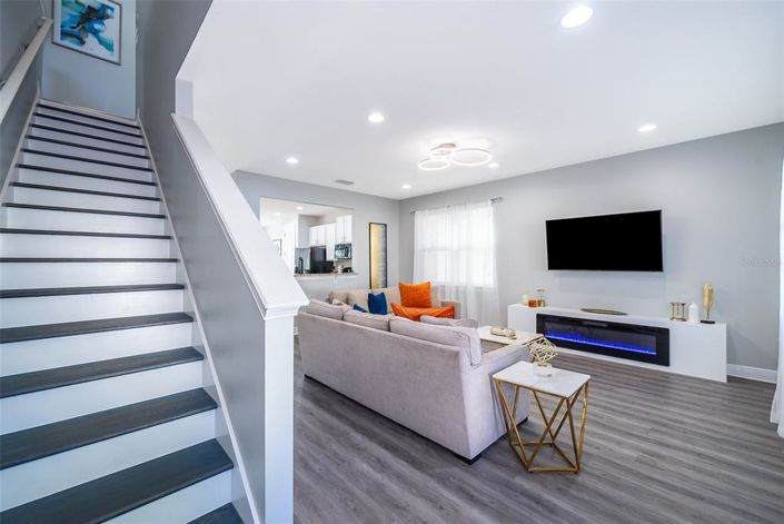 Image No.18-6 Bed Property for sale