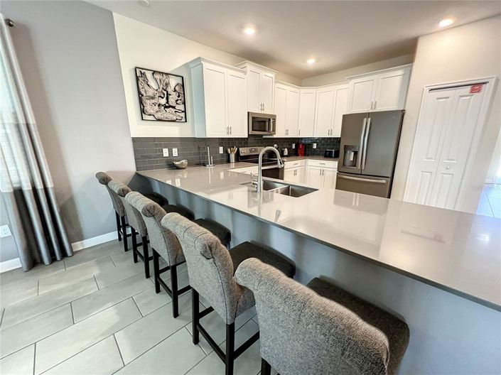 Image No.10-8 Bed Property for sale