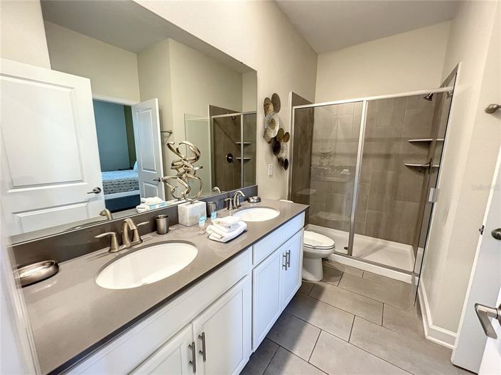 Image No.20-8 Bed Property for sale