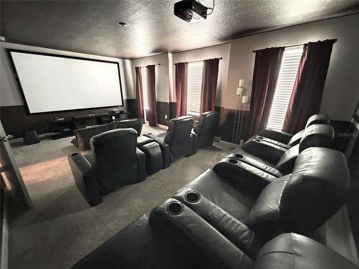 Image No.24-8 Bed Property for sale