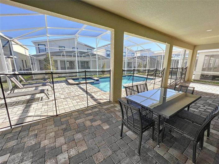 Image No.40-8 Bed Property for sale