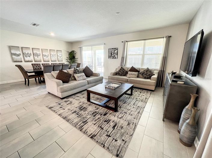 Image No.6-8 Bed Property for sale