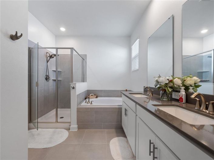 Image No.16-4 Bed Property for sale