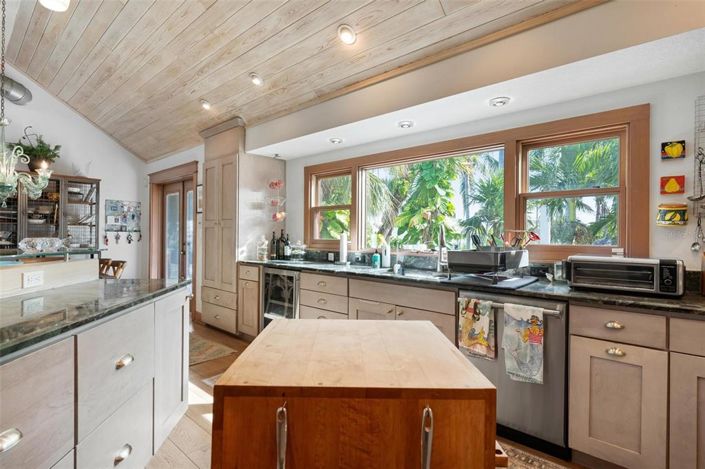 Image No.16-4 Bed Property for sale