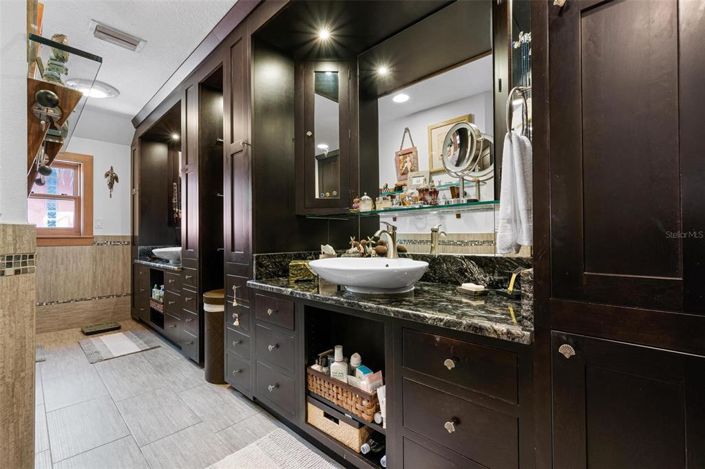 Image No.22-4 Bed Property for sale