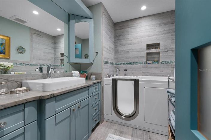 Image No.28-4 Bed Property for sale