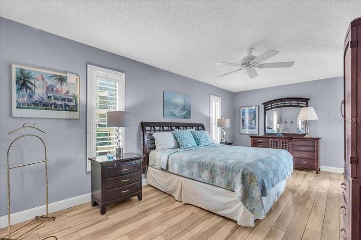 Image No.14-2 Bed Property for sale