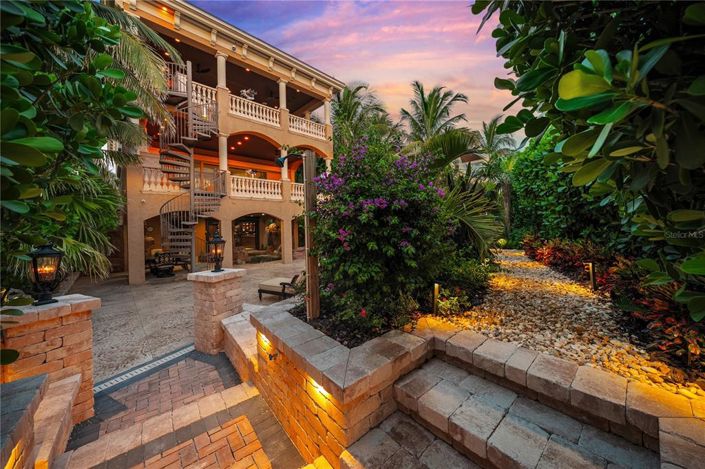 Image No.8-3 Bed Property for sale